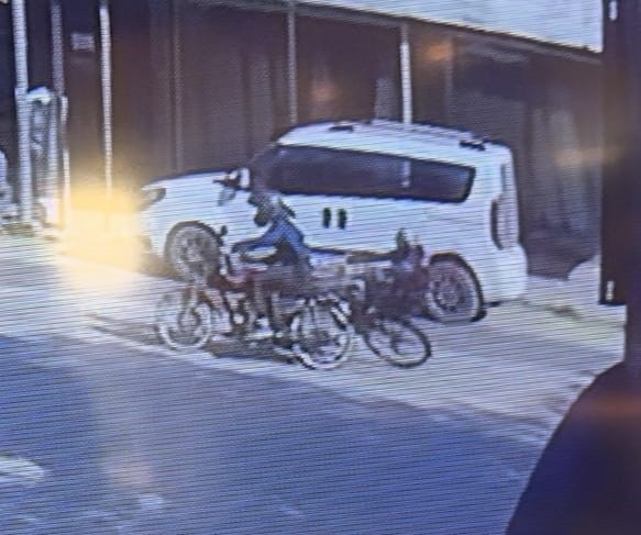 Motosiklet ile bisiklet &ccedil;arpıştı: 2 yaralı
