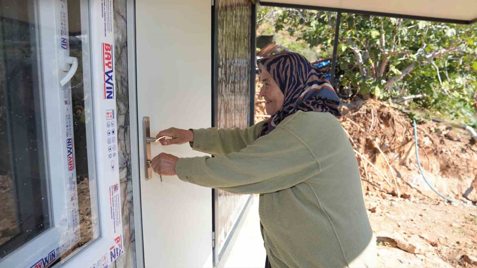 Alanya’da ihtiyaç sahibi aile konteyner evine kavuştu