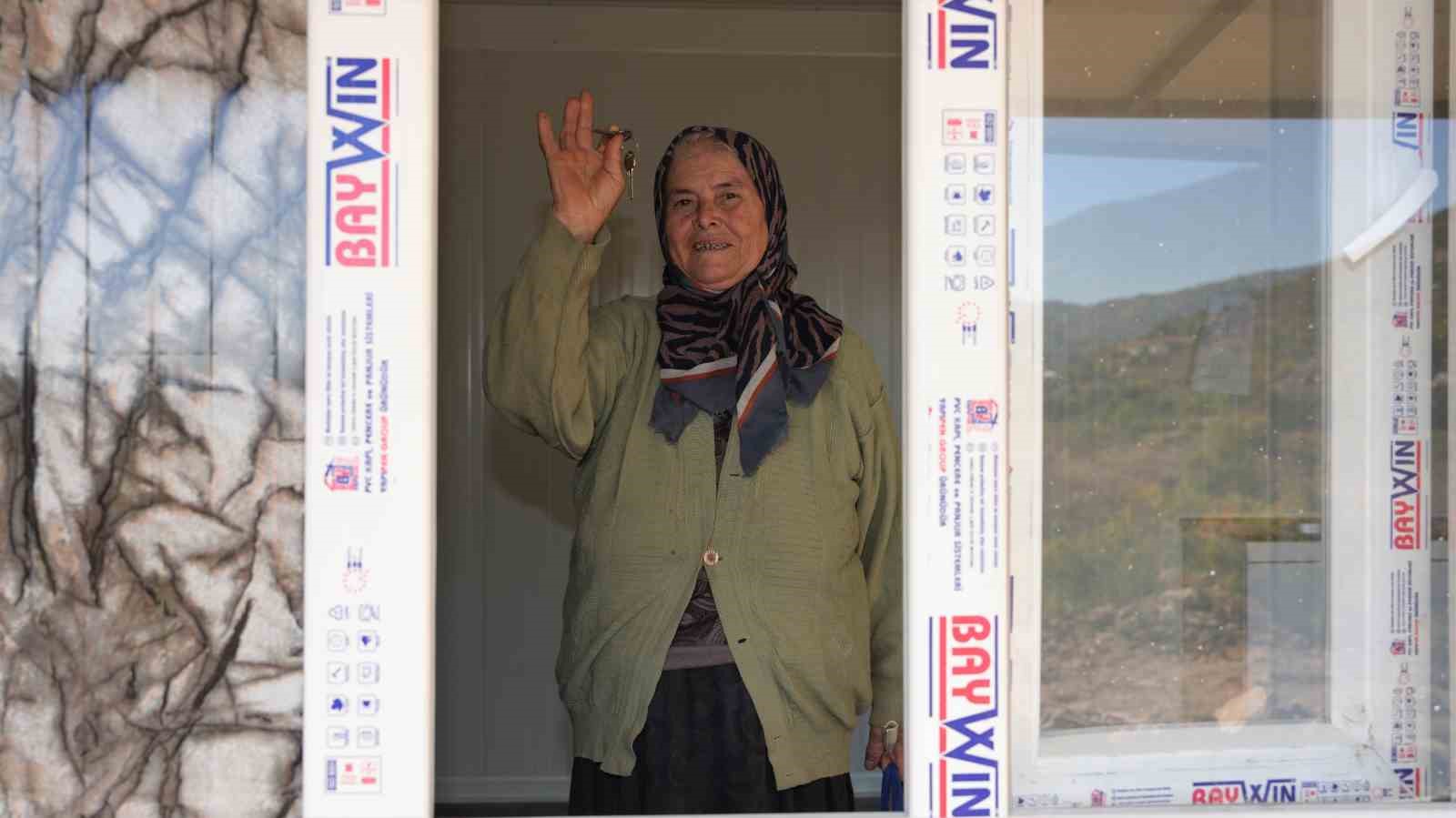 Alanya&rsquo;da ihtiya&ccedil; sahibi aile konteyner evine kavuştu
