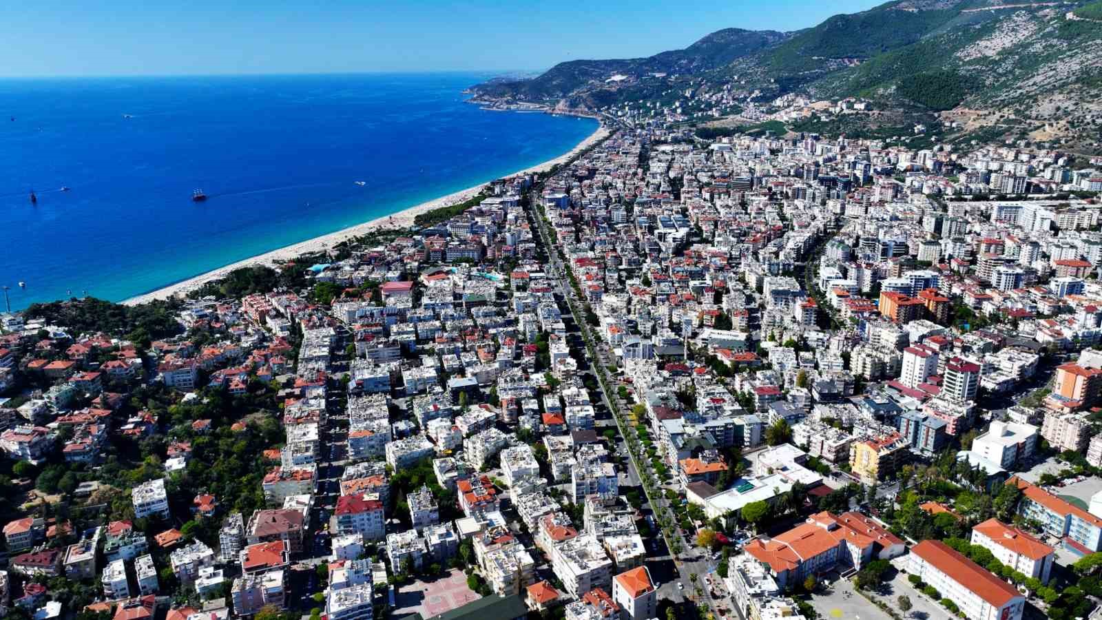 Alanya&rsquo;nın kalbi Atat&uuml;rk Caddesi yenileniyor
