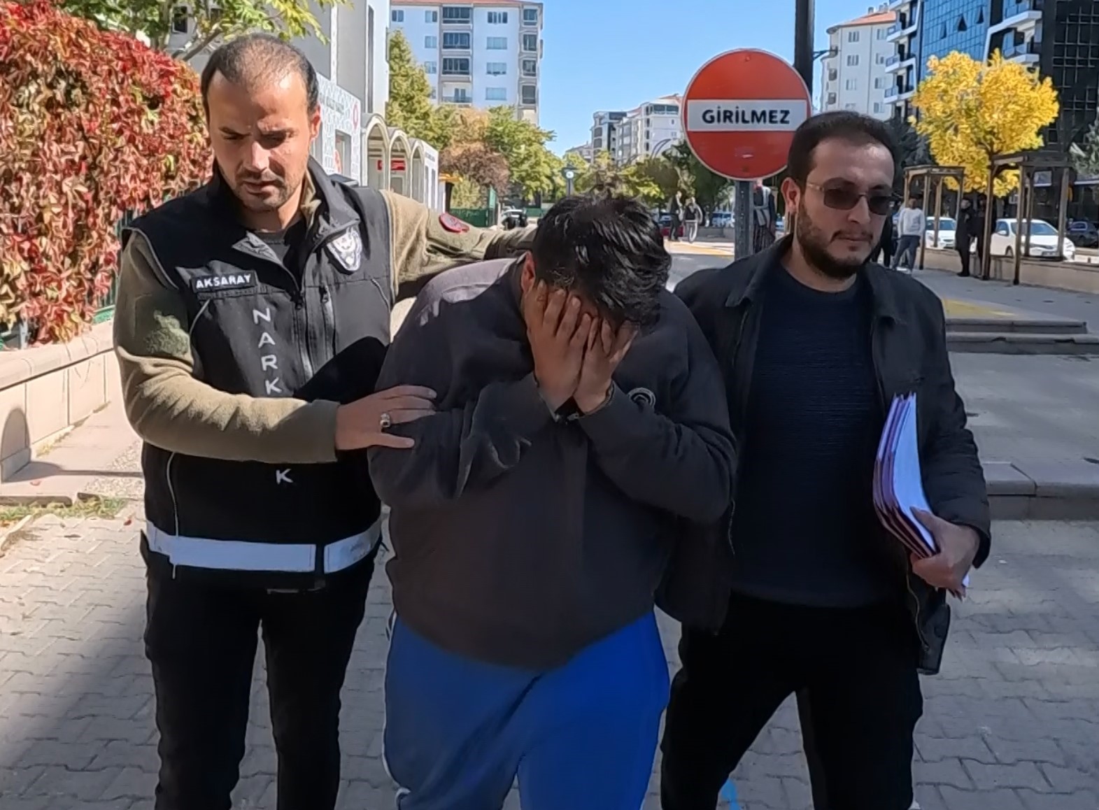 İranlı tacir, yutup midesine sakladığı 433 gram uyuşturucuyla yakalandı