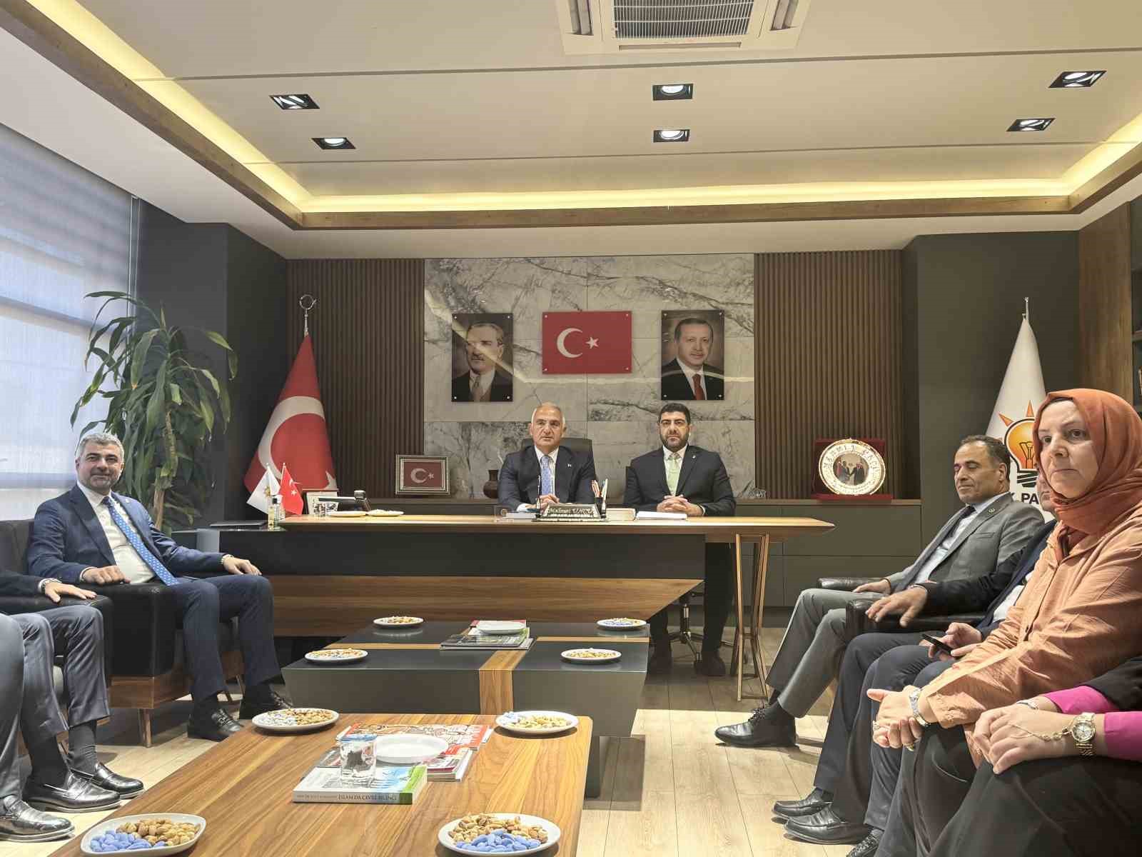 Bakan Ersoy, Mardin Kültür Yolu Festivali sergilerini gezdi