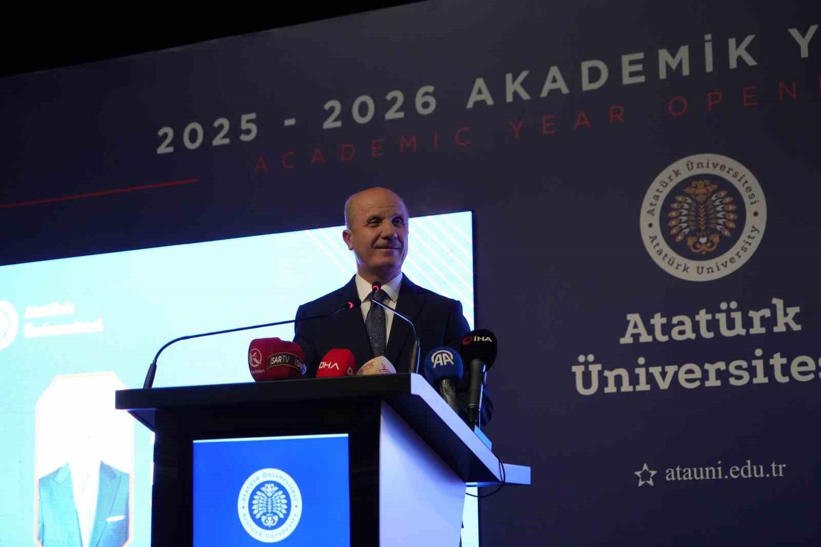 YÖK Başkanı Prof. Dr. Özvar: "Artık yaz okullarında üst sınıflardan da ders alınabilmeli"