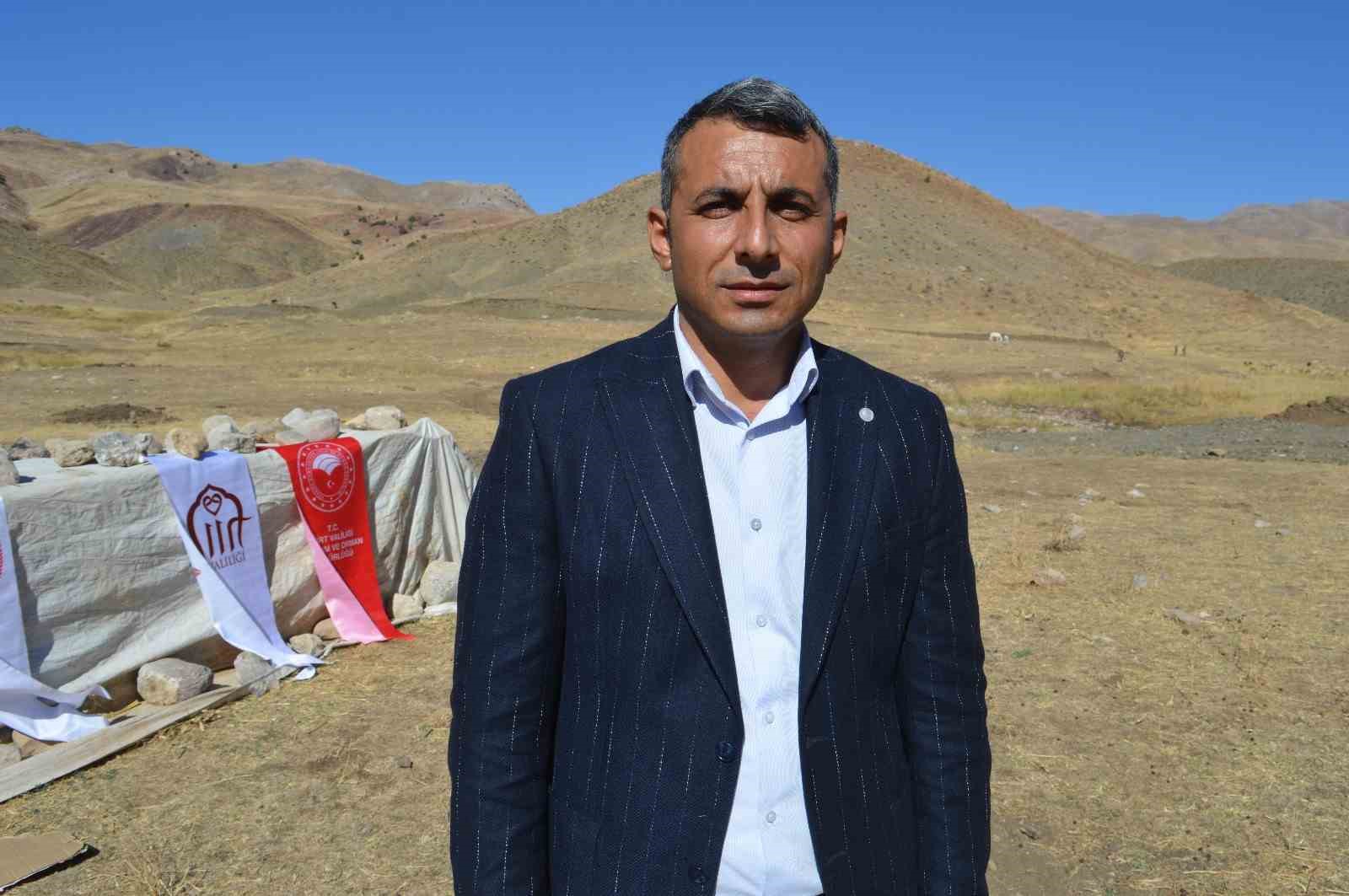 Siirt İl Tarım M&uuml;d&uuml;r&uuml; Şanverdi: "Ter&ouml;rs&uuml;z T&uuml;rkiye kapsamında dağlarımızda a&ccedil;acağımız yollar, bal &uuml;retimine b&uuml;y&uuml;k katkı sağlayacak"
