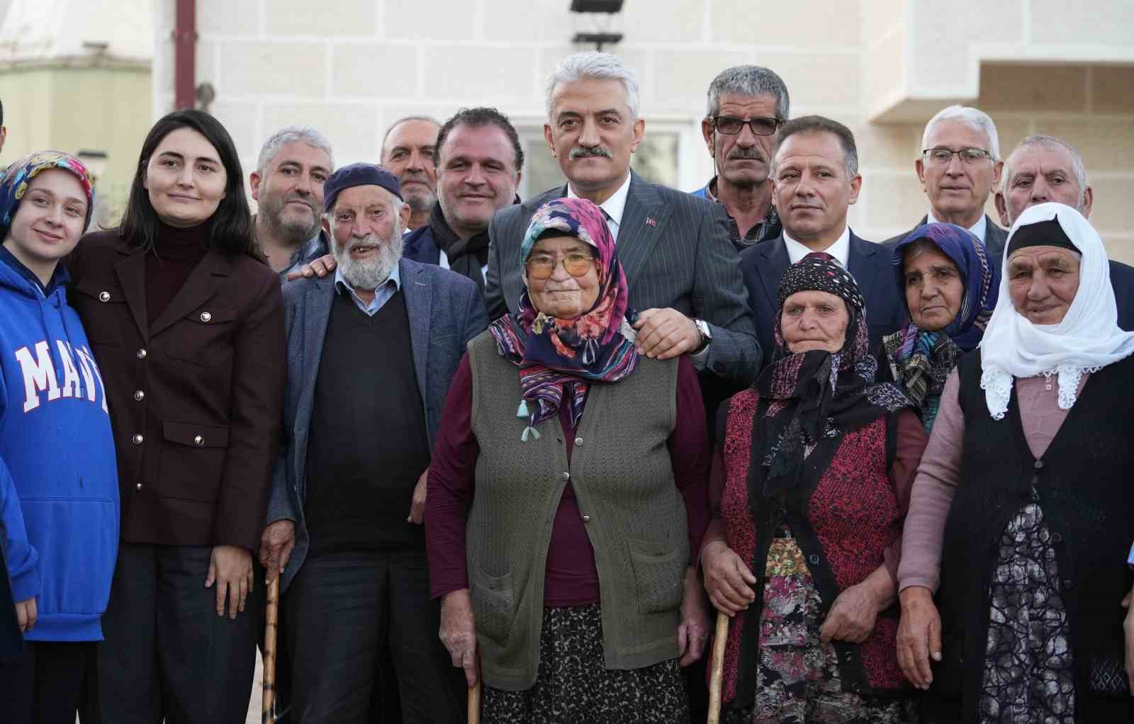 Kırıkkale&rsquo;de k&ouml;ylere hizmet s&uuml;r&uuml;yor: Yatırım tamamlandı, y&uuml;zler g&uuml;ld&uuml;
