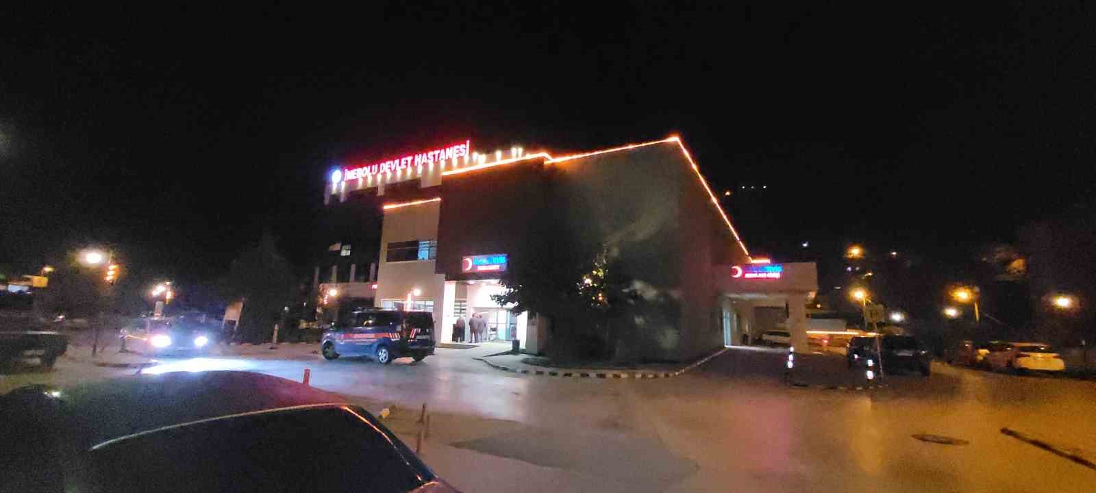 Kastamonu’da tır otomobilin üzerine devrildi: 2 yaralı