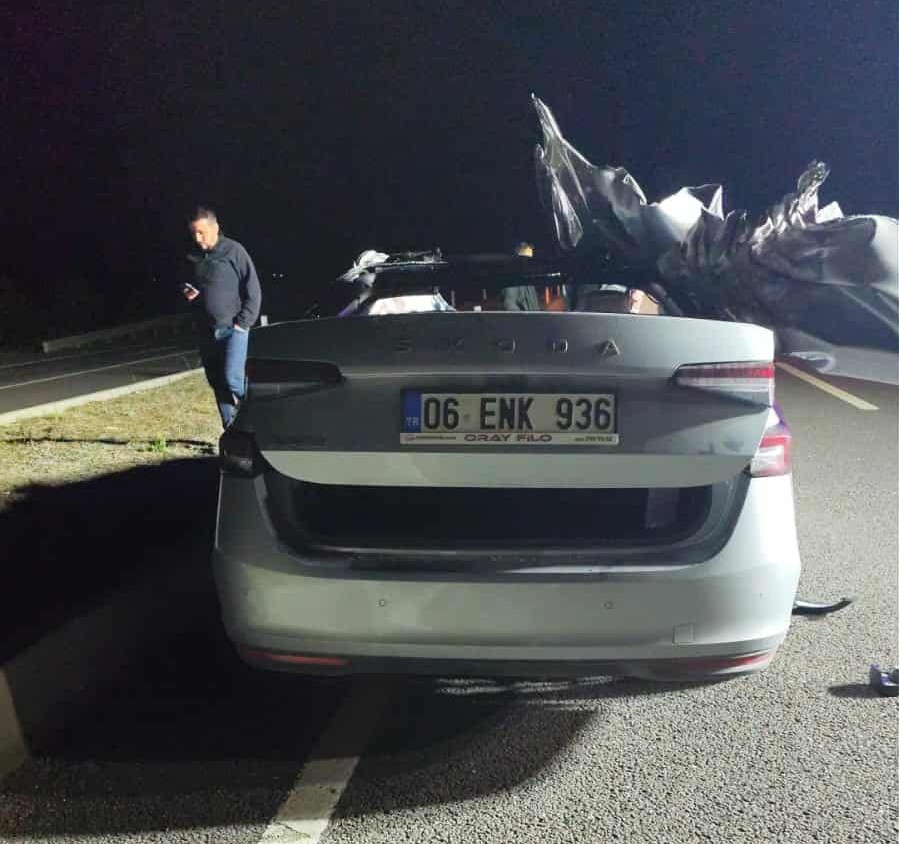 K&uuml;tahya-Tavşanlı karayolunda feci kaza: 1 &ouml;l&uuml;, 2 yaralı
