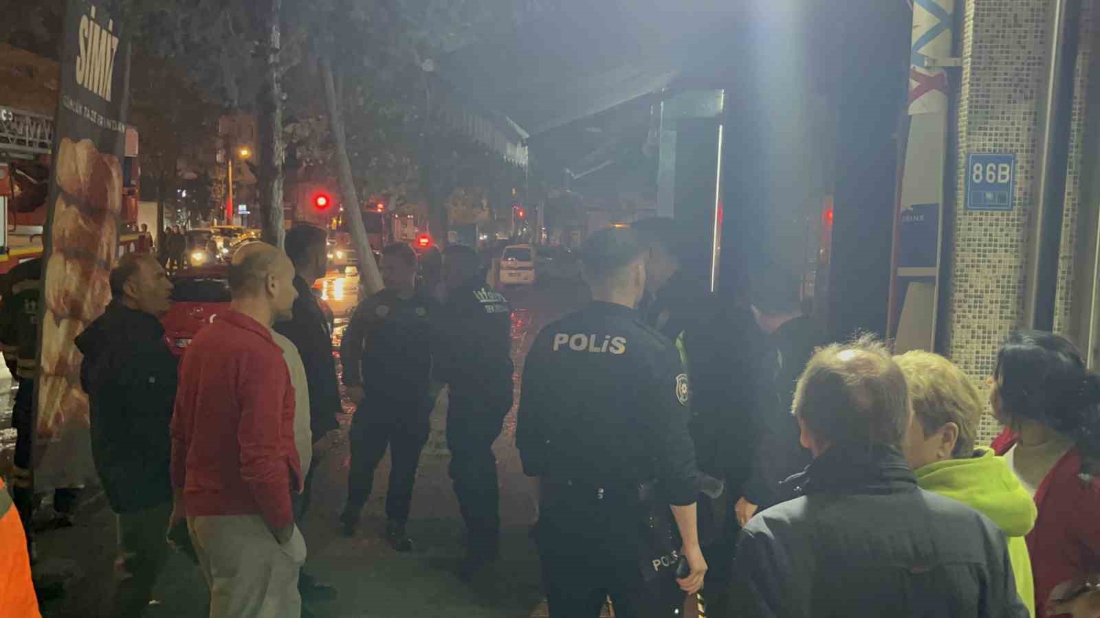 Tekirdağ’da bacadan alev püskürdü, geceyi aydınlattı

