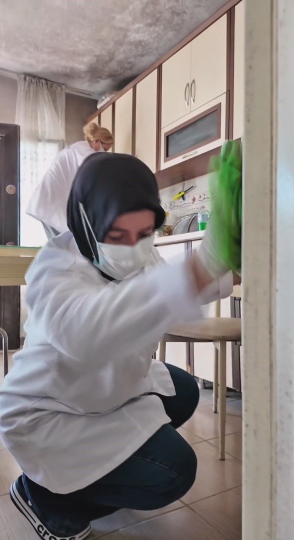 3 yıl sonra duş alıp, tıraş olan Barış’ın annesi, evladının yuva kurması hayaliyle yaşıyor