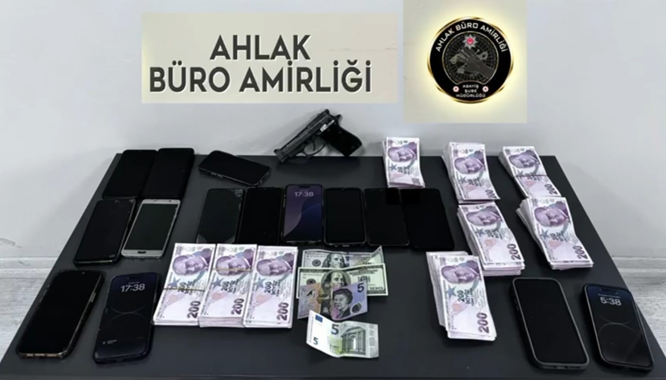 İzmir&rsquo;de dijital fuhuş ağına operasyon: 4 tutuklama

