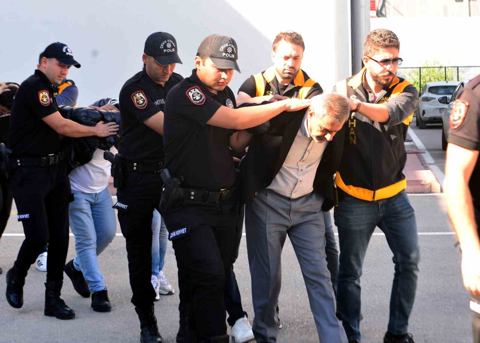 50 milyon hara&ccedil; isteyip, iş yeri, ev ve muhtarlık kurşunladılar: 6 tutuklama
