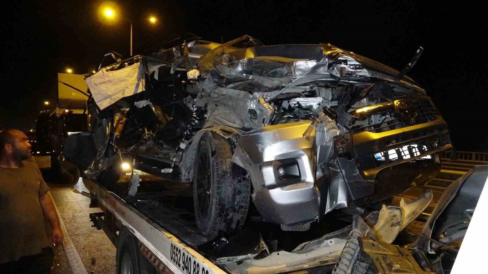 Antalya’da kamyonla çarpışan pikap hurdaya döndü: 1 yaralı