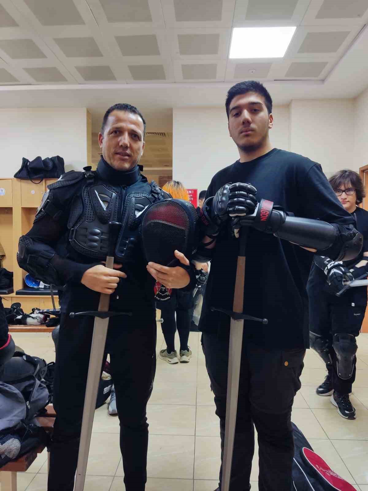 Video oyunu merakı baba-oğlu kılı&ccedil; sporunda buluşturdu
