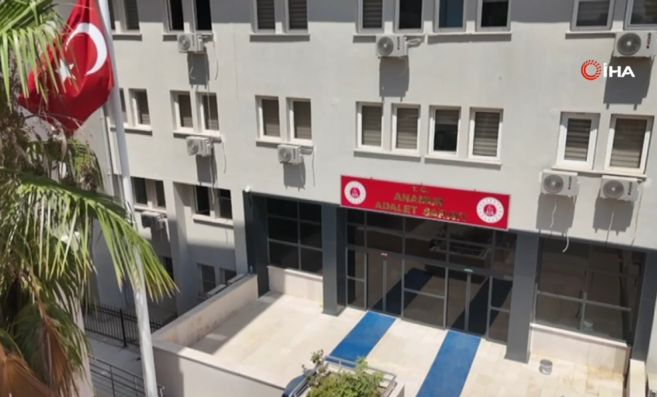 Kuyumcuyu ’FETÖ’ ile korkutup 10 milyon TL dolandıran şüpheli tutuklandı