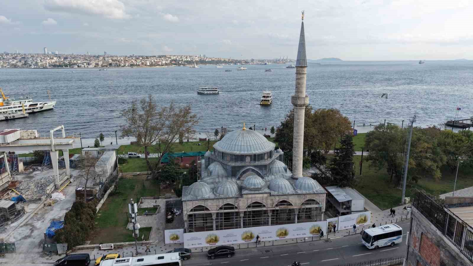 Beyoğlu&rsquo;nda 439 yıllık Molla &Ccedil;elebi Camii&rsquo;ndeki yangın sonrası restorasyon &ccedil;alışmalarına başlandı
