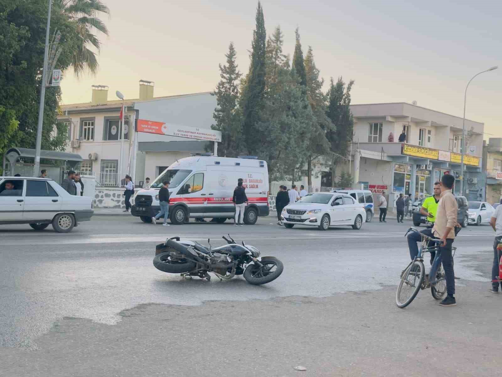 Şanlıurfa&rsquo;da otomobil ile motosiklet &ccedil;arpıştı: 1 yaralı
