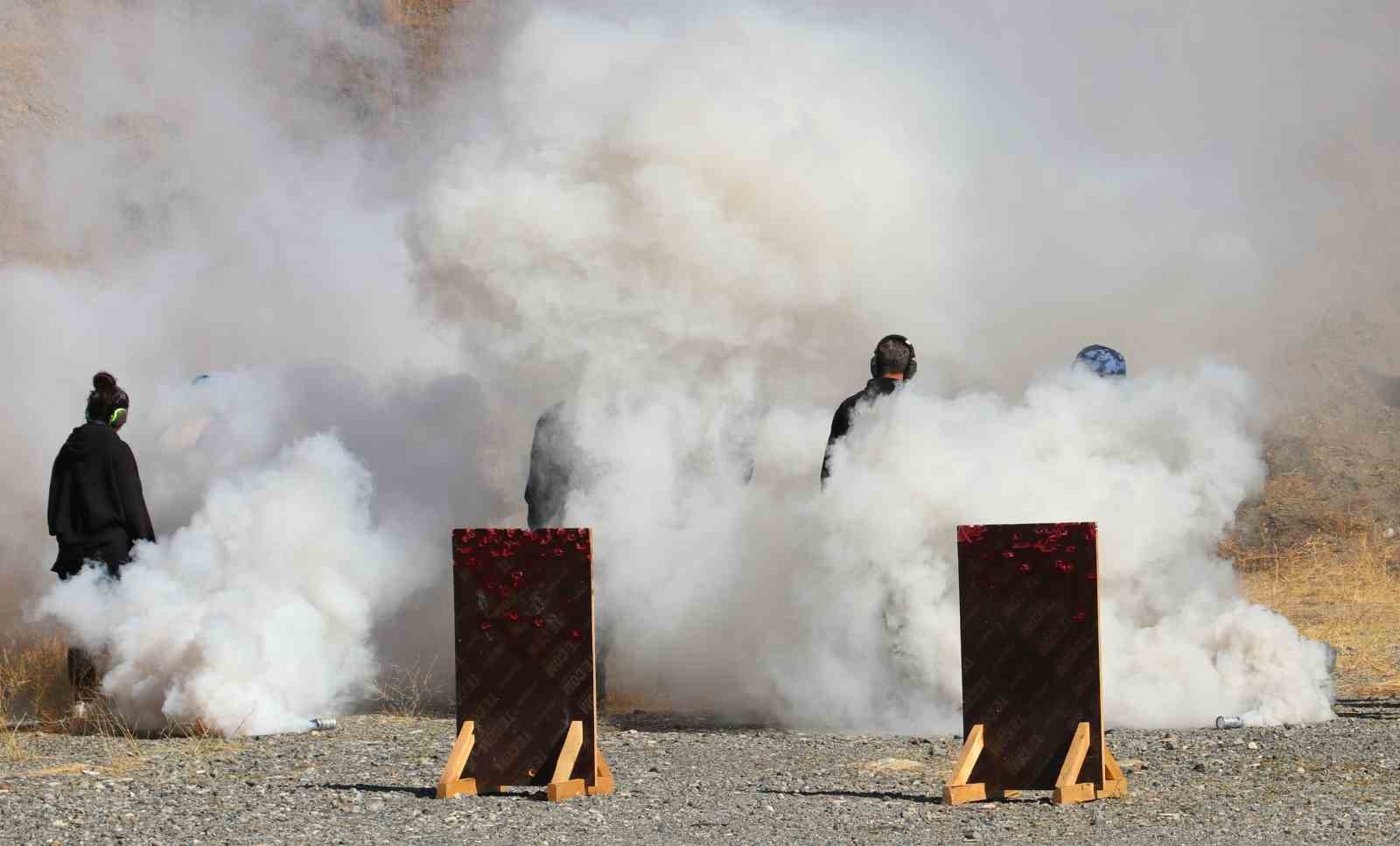 Erzincan polisi hedefi 12’den vuruyor