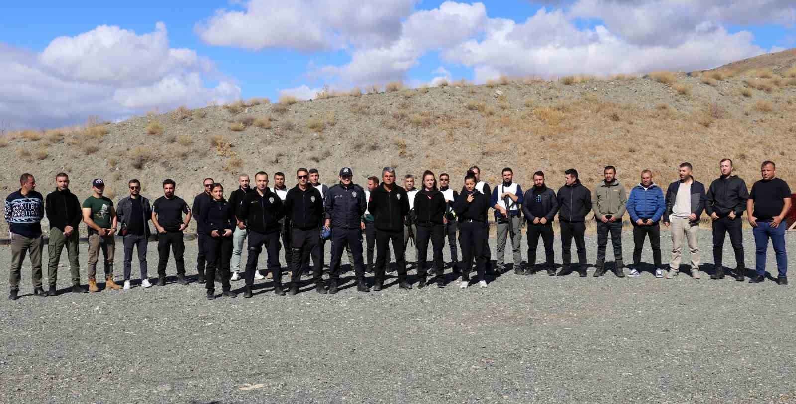 Erzincan polisi hedefi 12&rsquo;den vuruyor
