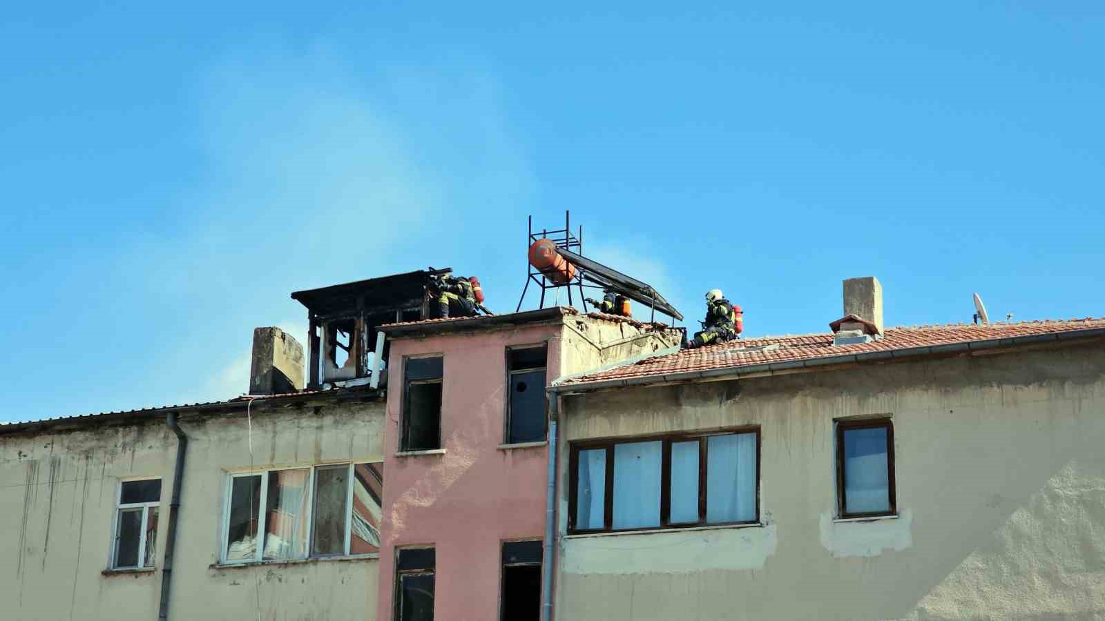 Sobayı yakmak isterken evi yaktı

