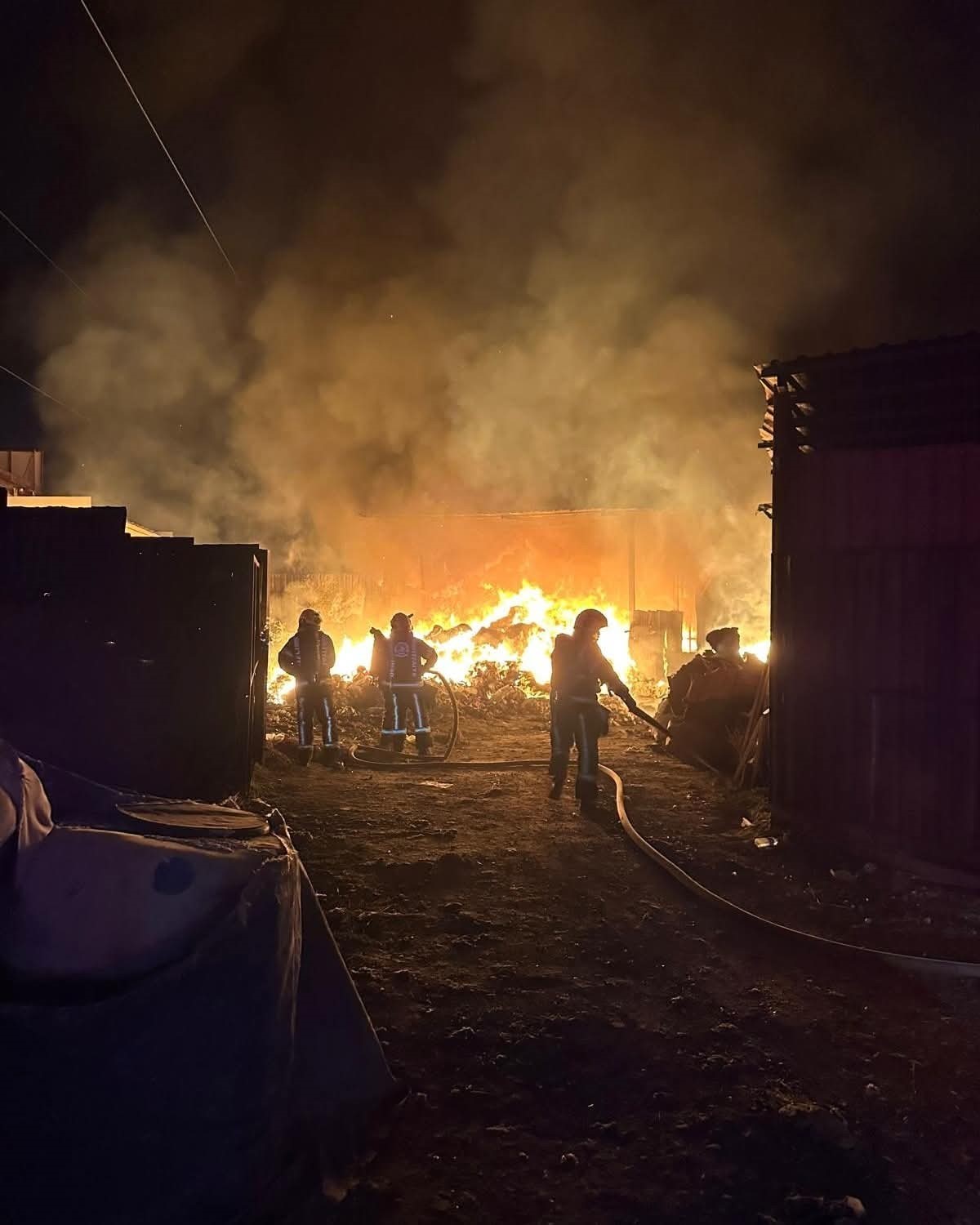 Denizli’de bir iş yeri alev alev yandı