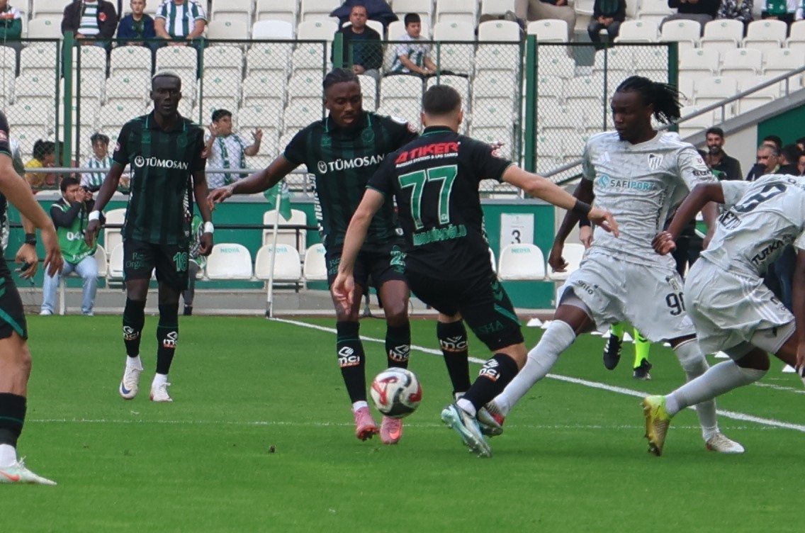 Trendyol Süper Lig: Konyaspor: 0 - Kocaelispor: 1 (İlk yarı)
