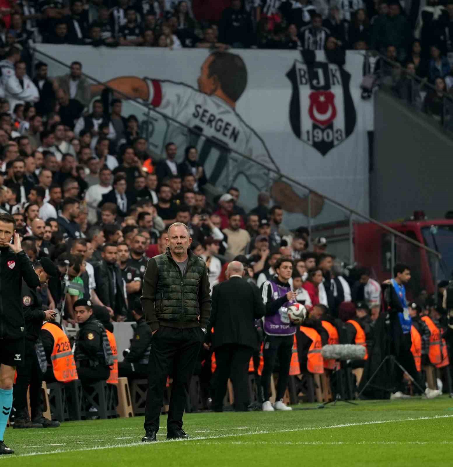 Trendyol Süper Lig: Beşiktaş: 0 - Gençlerbirliği: 0 (İlk yarı)
