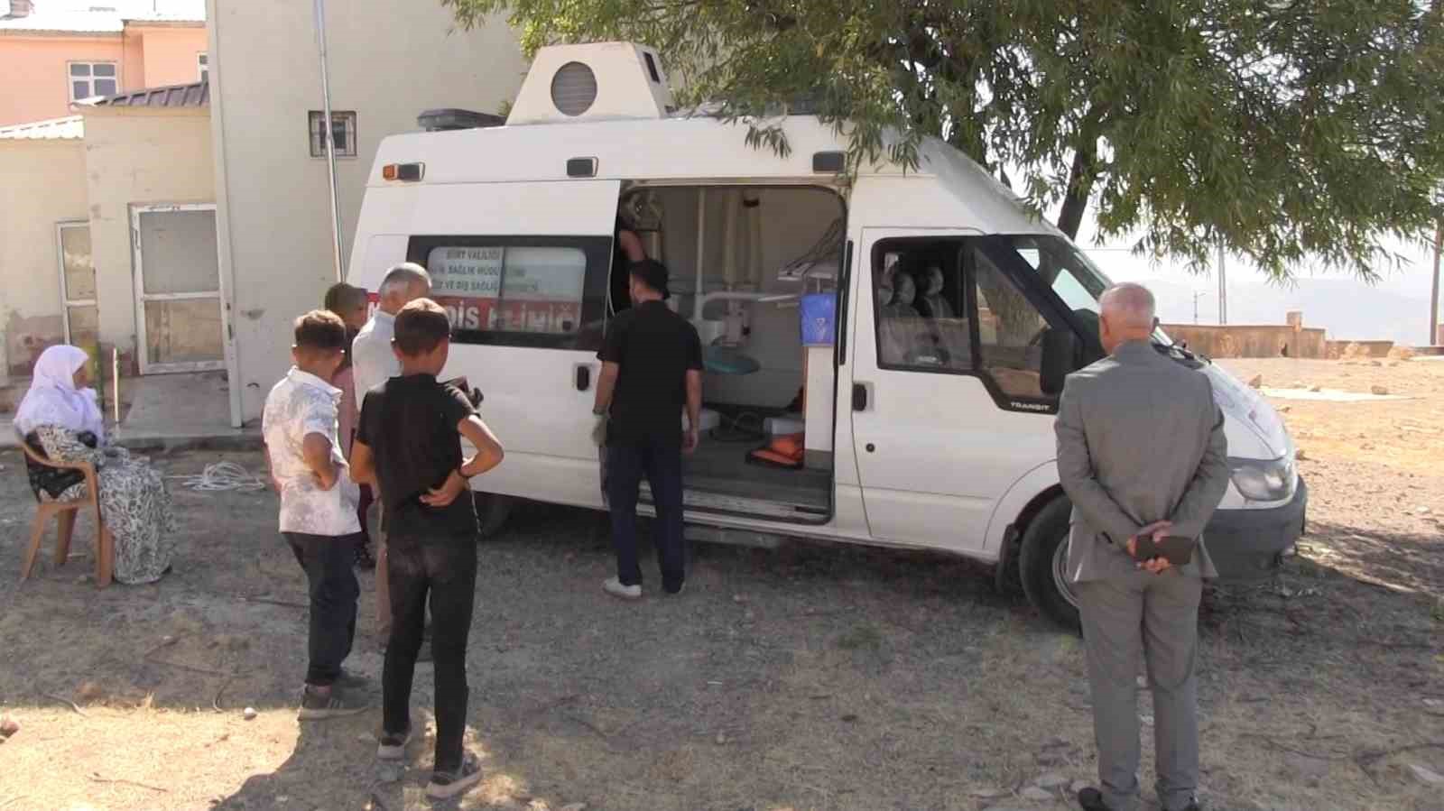 Siirt’te mobil diş kliniği ile hizmet köylülerin ayağına gidiyor