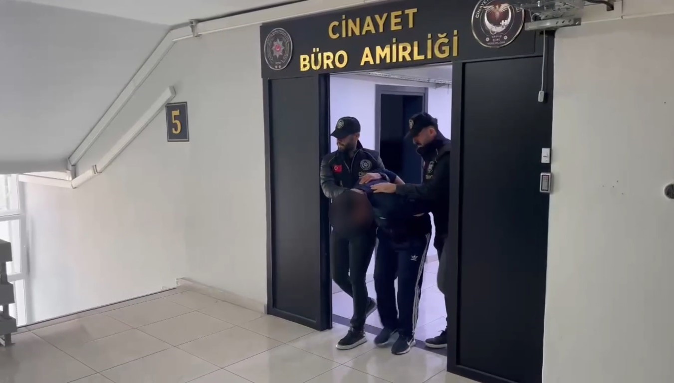 G&uuml;lben&rsquo;in sokak ortasında &ouml;ld&uuml;r&uuml;ld&uuml;ğ&uuml; cinayete ait g&ouml;r&uuml;nt&uuml;ler ortaya &ccedil;ıktı
