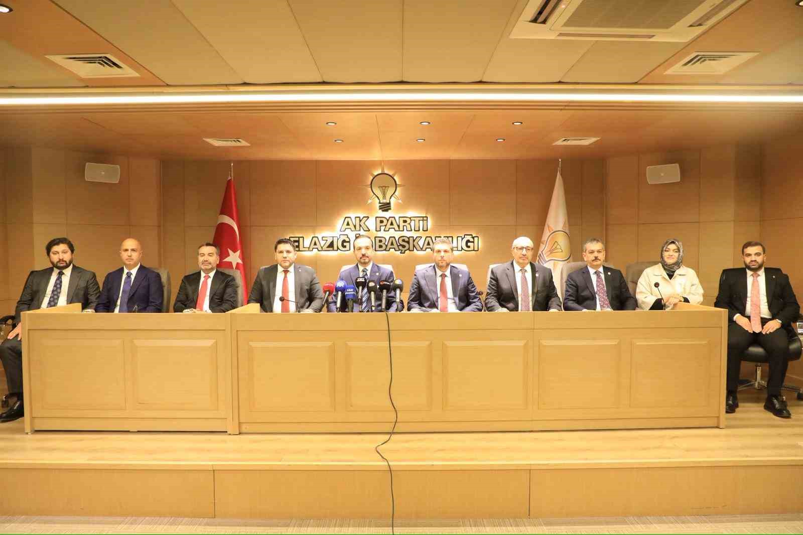 Kürşad Zorlu’dan Özgür Özel’e tepki: "Atatürk’ün milliyetçiliği Türkiye’yi şikayet etmek değil, yüceltmektir"