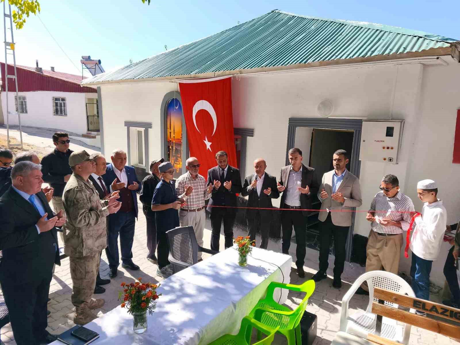 Çemişgezek’te onarımı tamamlanan cami, yeniden ibadete açıldı