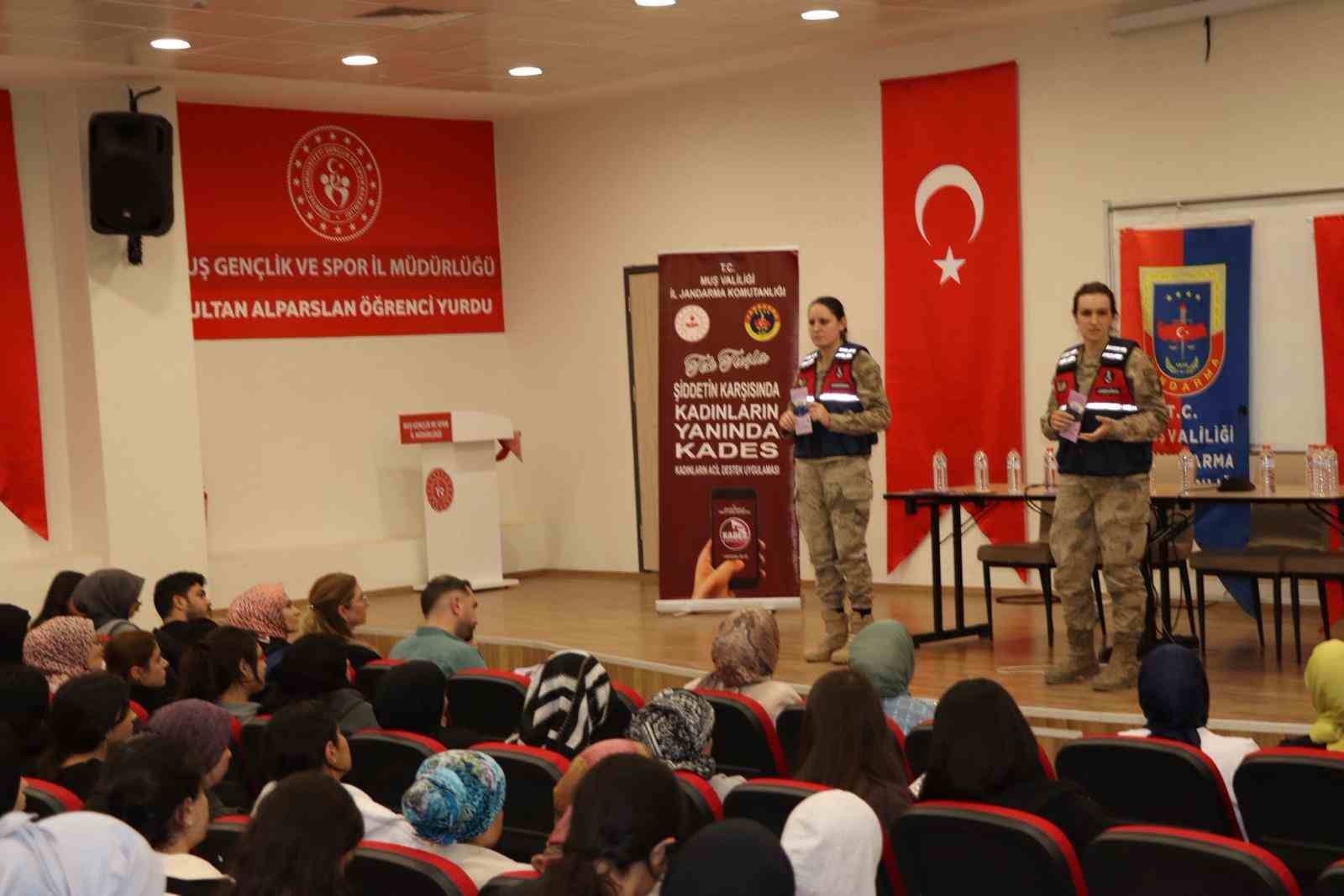 Muş&rsquo;ta 160 &uuml;niversite &ouml;ğrencisine KADES uygulaması anlatıldı
