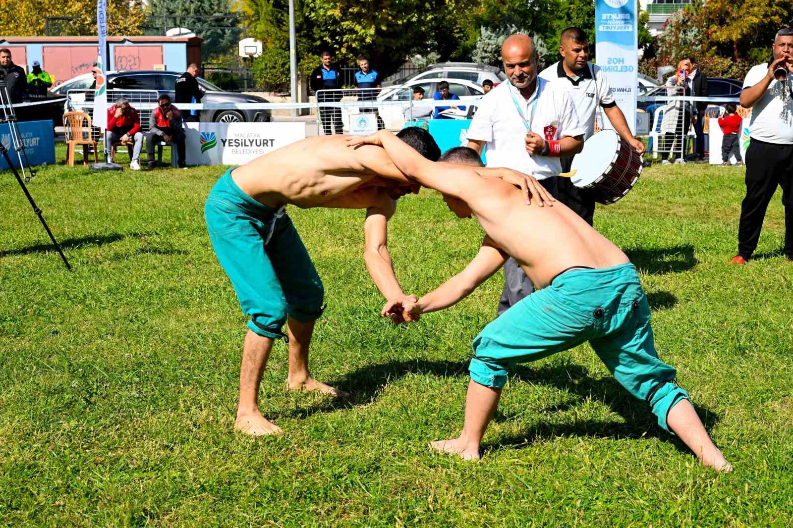 20. Uluslararası Turgut &Ouml;zal Karakucak G&uuml;reşleri g&ouml;rkemli başladı
