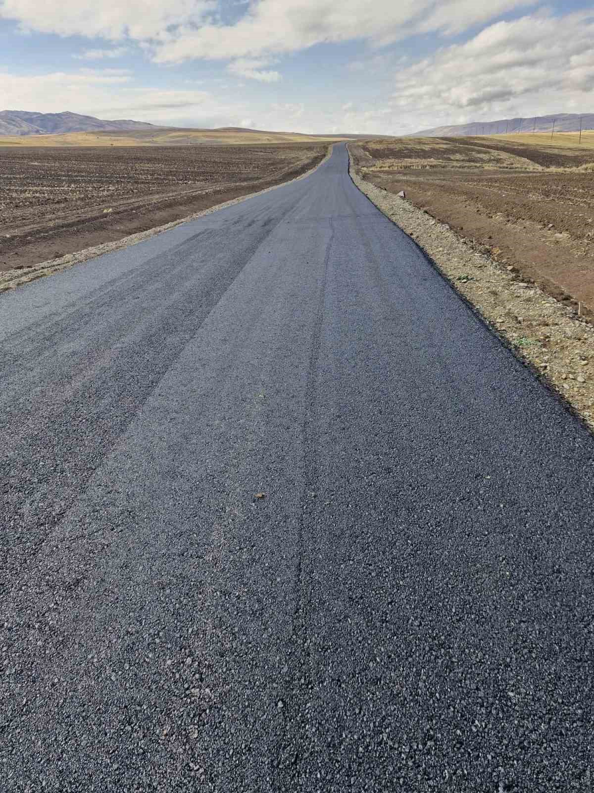 Ağrı’da Karlıca ve Bozkaş köy yollarında çalışmalar tamamlandı