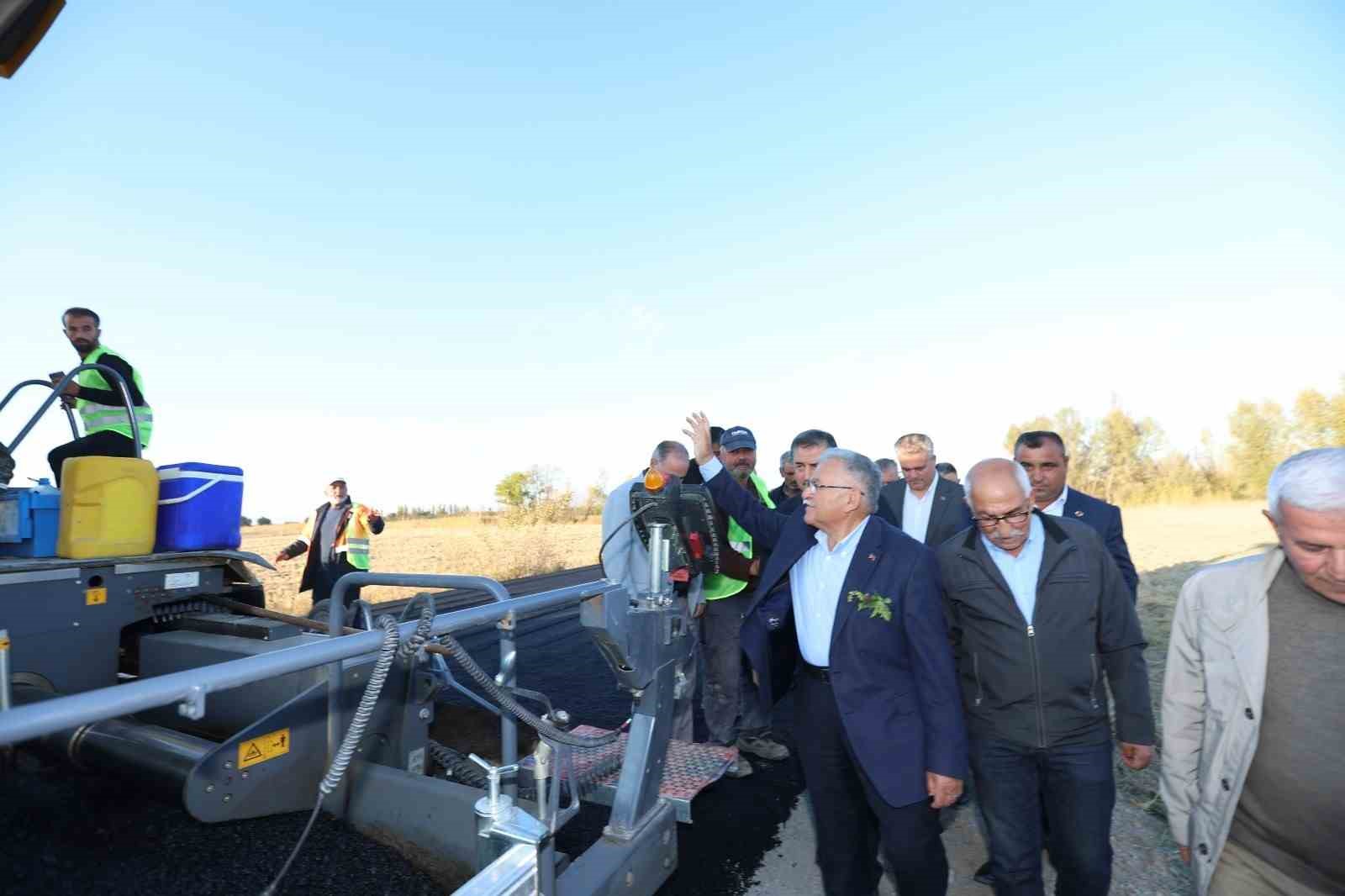 Başkan Büyükkılıç, Yeşilhisar’da asfalt çalışmalarını yerinde inceledi