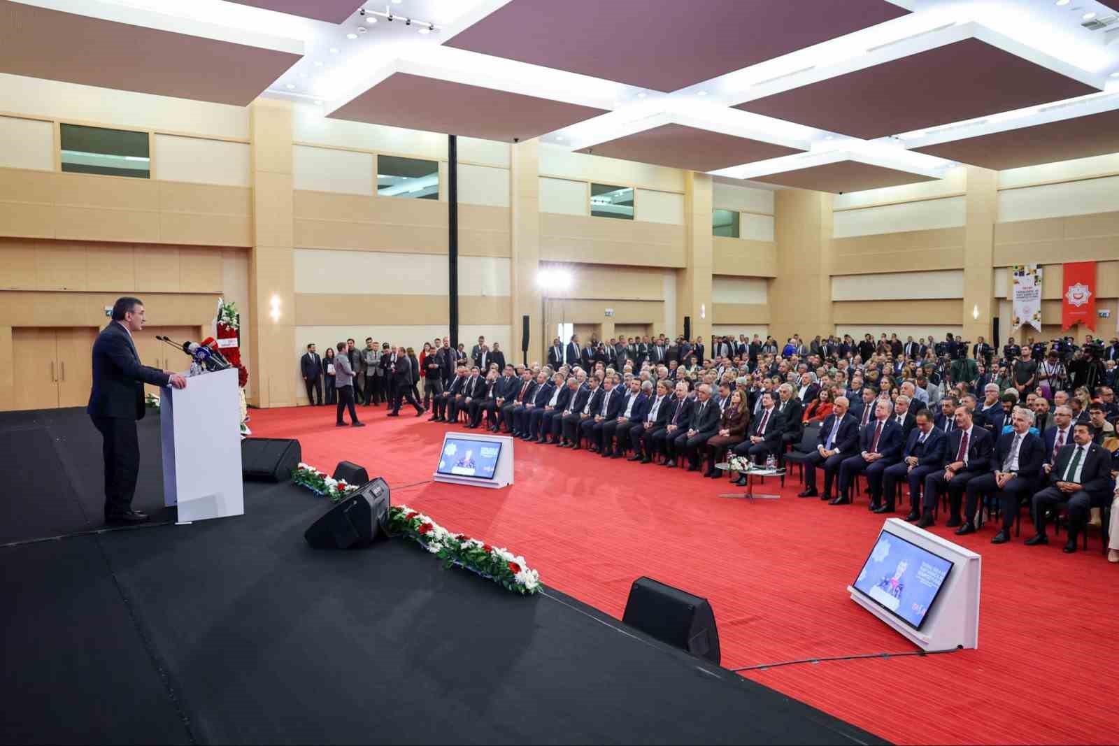 Cumhurbaşkanı Yardımcısı Yılmaz: "2026 b&uuml;t&ccedil;esinde gıda, tarım ve hayvancılık sekt&ouml;r&uuml;ne 824 milyar lira &ouml;denek ayrıldı"
