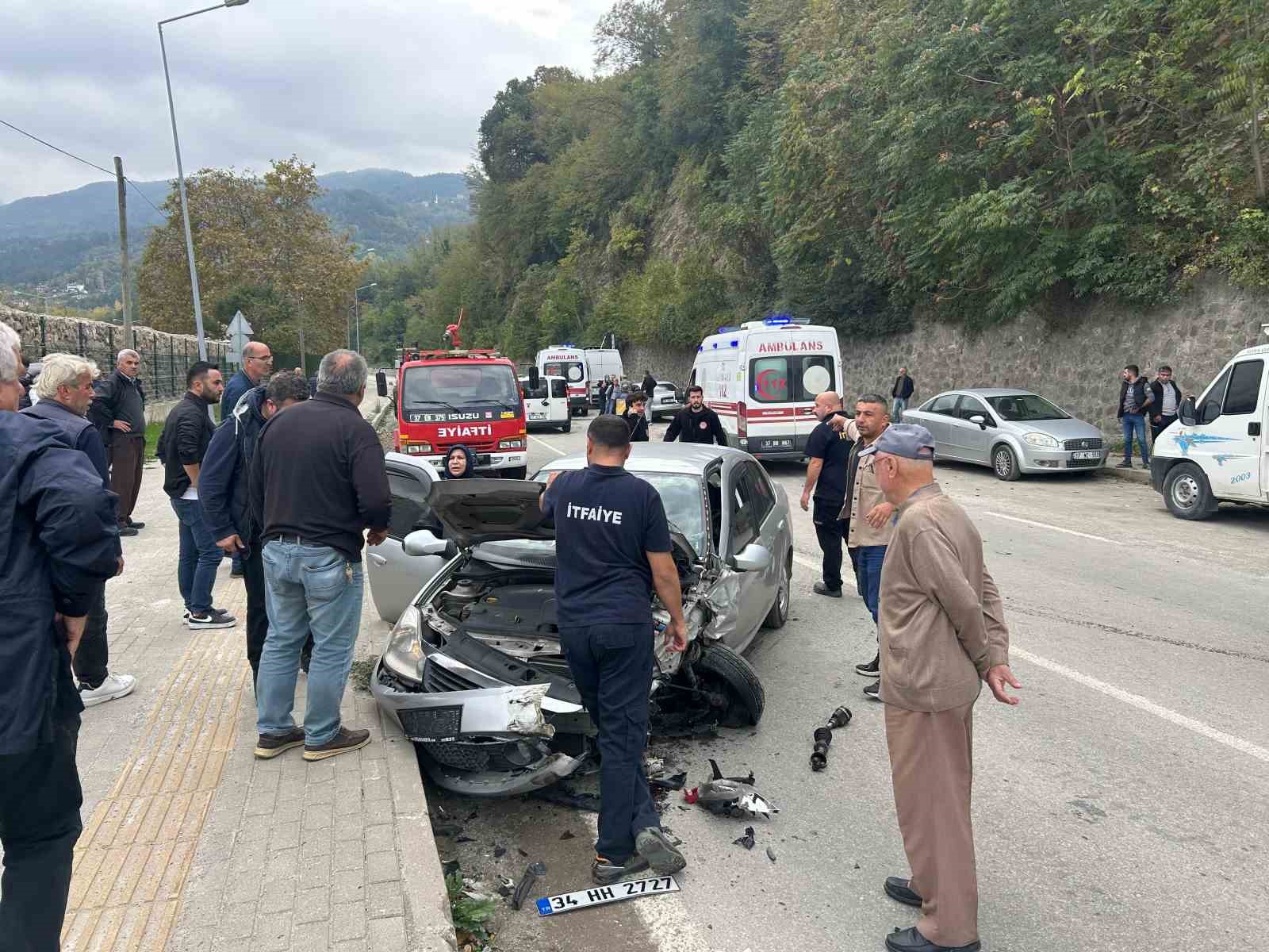 Kastamonu’da iki otomobil çarpıştı: 4 yaralı