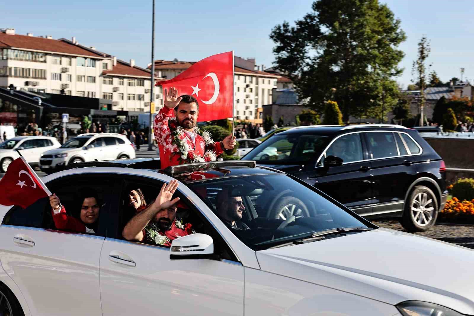 Para Halter dünya şampiyonuna konvoylu karşılama