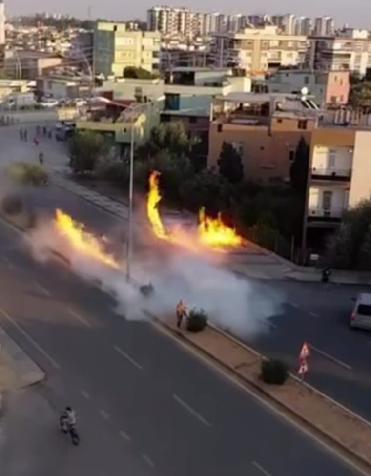 Mersin&rsquo;de internet &ccedil;alışması i&ccedil;in yapılan kazı doğalgaz borusuna zarar verdi: 2 yaralı
