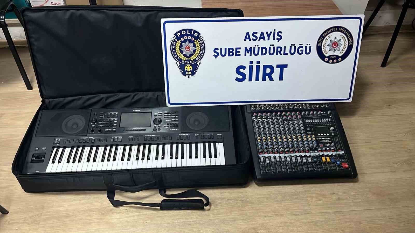Siirt&rsquo;te d&uuml;ğ&uuml;n salonundan 220 bin liralık m&uuml;zik ekipmanı hırsızlığına 2 tutuklama
