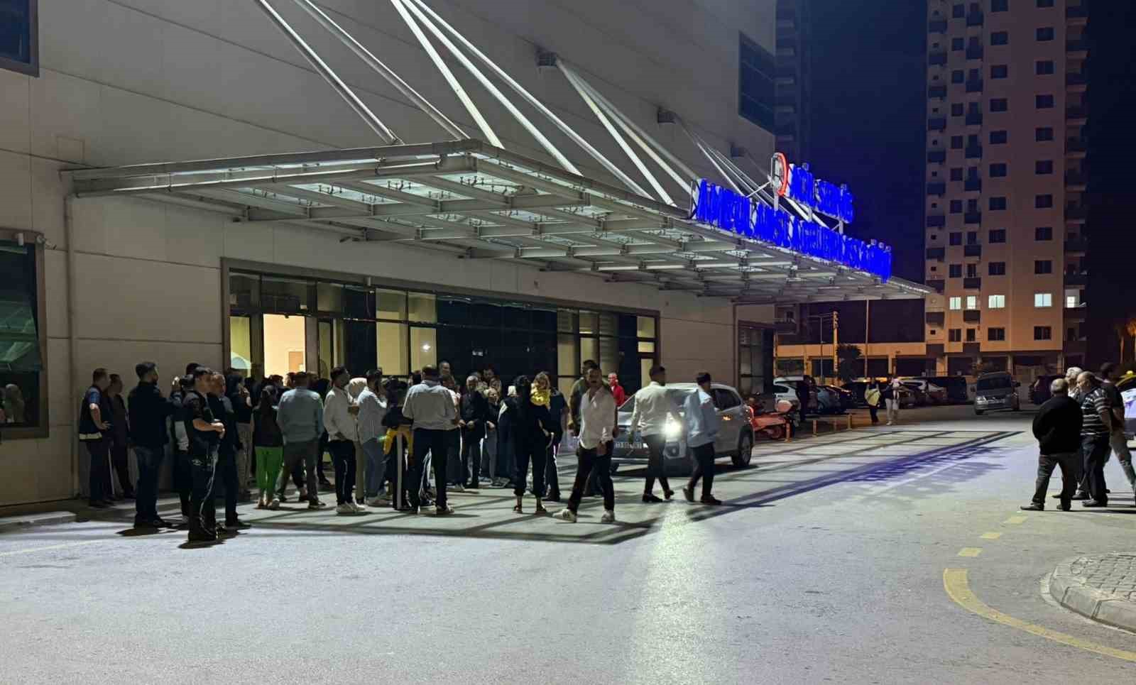 Düğün salonu önünde babasıyla tartışan şahıslara ateş etti: 5 yaralı