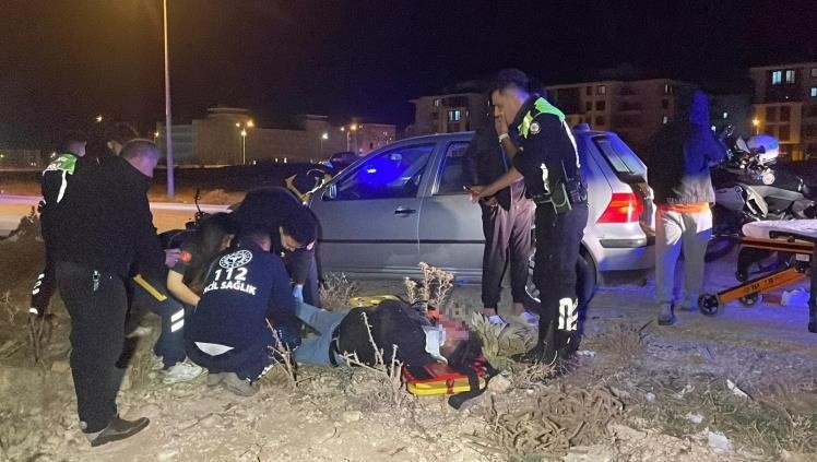 Otomobille çarpışan motosikletin sürücüsü yaralandı