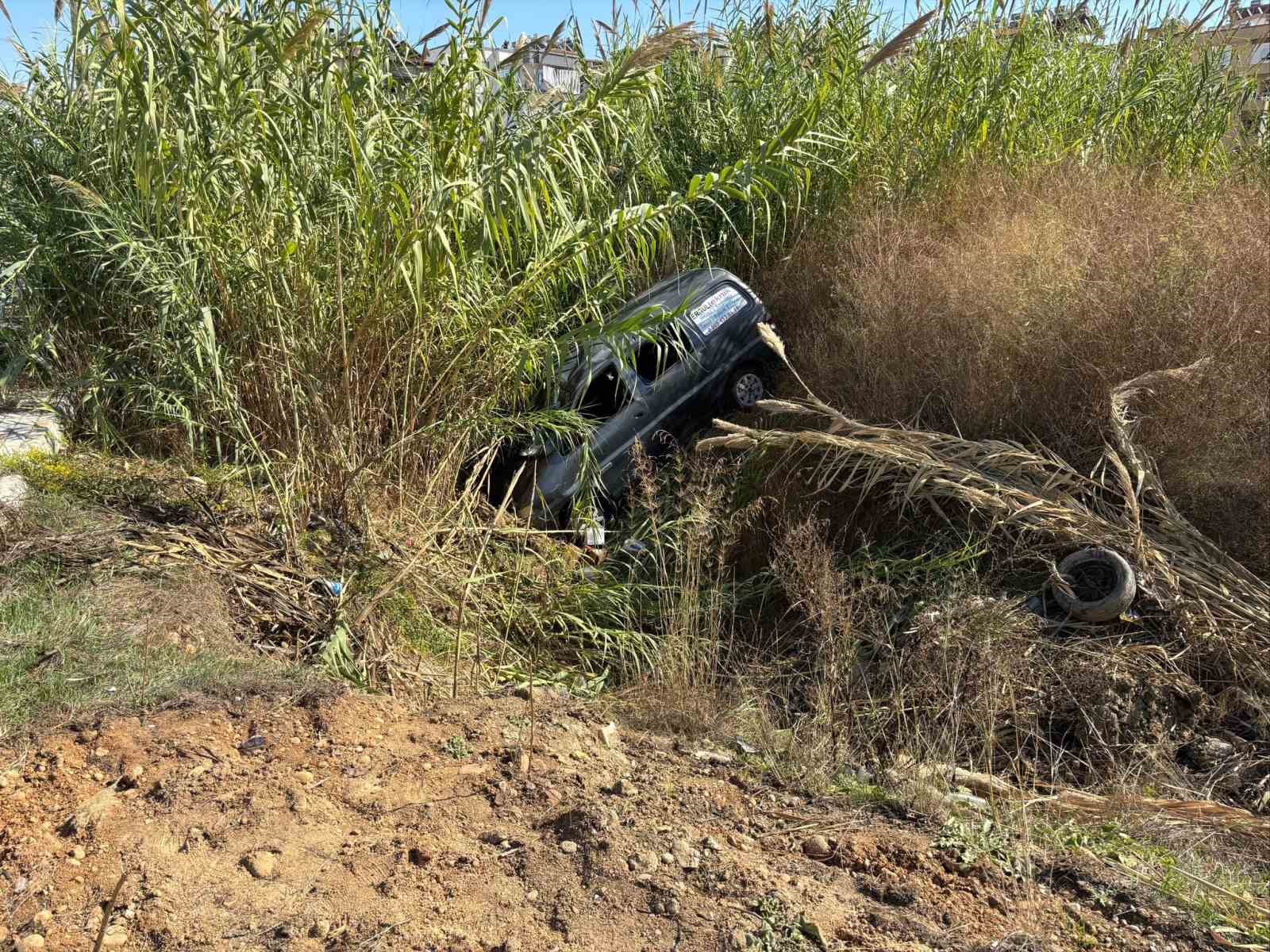 Manavgat’ta otomobiller çarpıştı: 2 yaralı