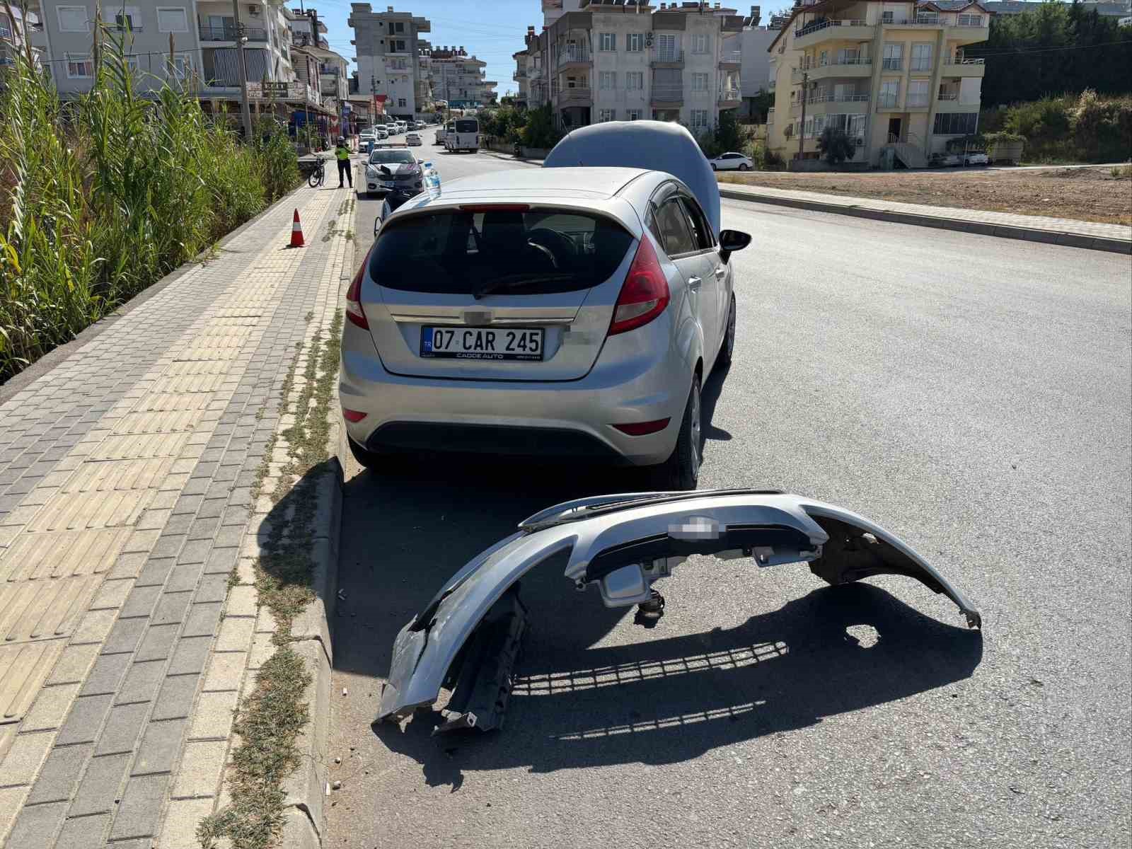 Manavgat’ta otomobiller çarpıştı: 2 yaralı