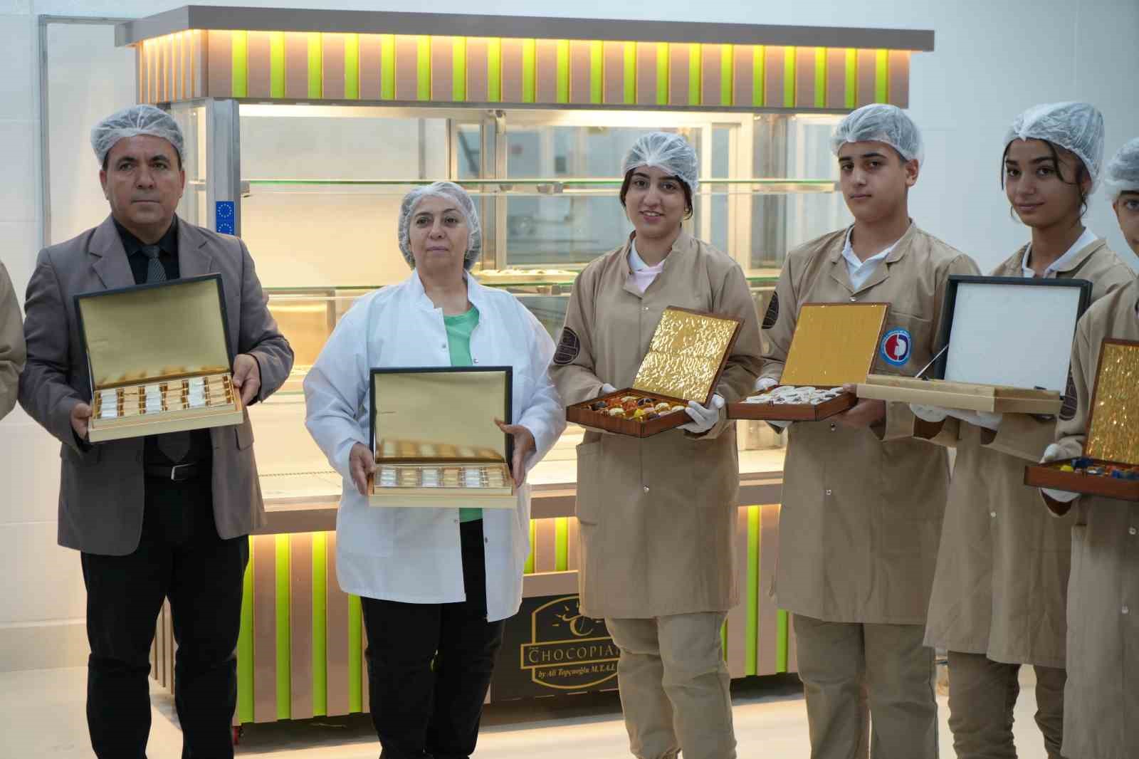 Fabrika gibi okulda çikolata üretiminden yılda 3 milyon TL’lik ciro