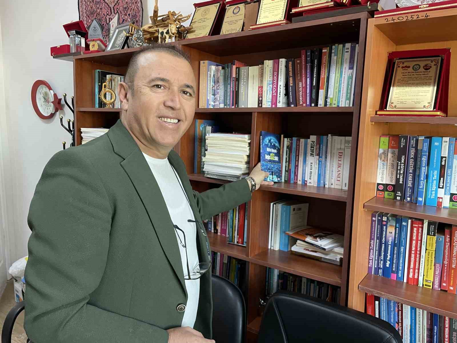 Sanal kimlik gerçeği unutturuyor, rol karmaşası bireyi intihara sürüklüyor
