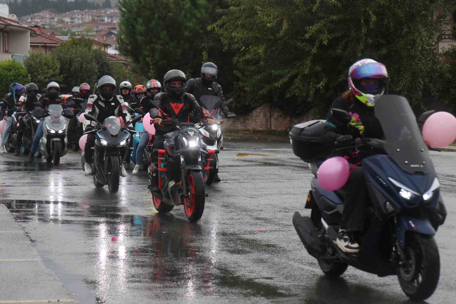 Motorları farkındalık için çalıştı: Meme kanserine karşı gaz açtılar
