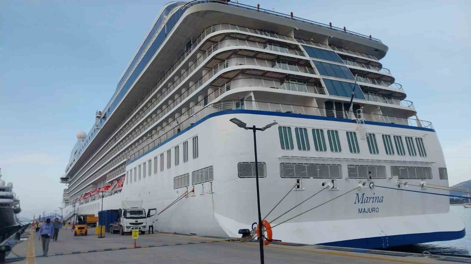 Marina, bin 194 yolcu getirdi
