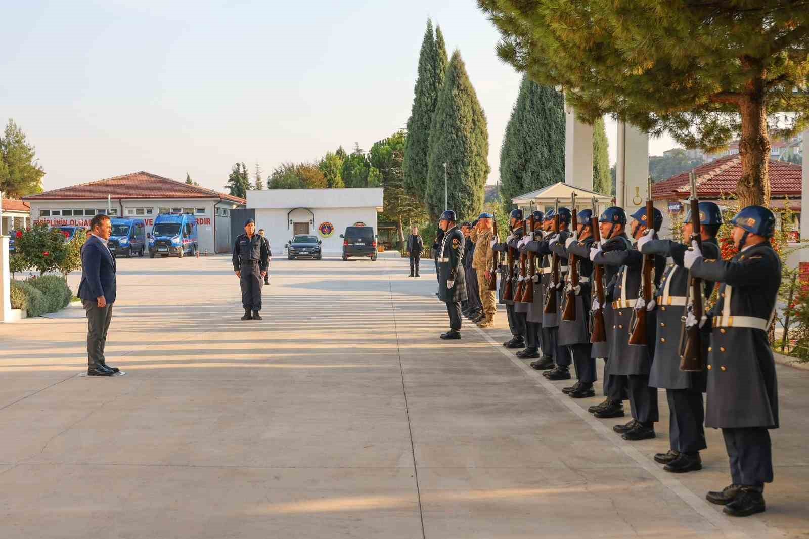 Vali Sözer, jandarma personeliyle bir araya geldi