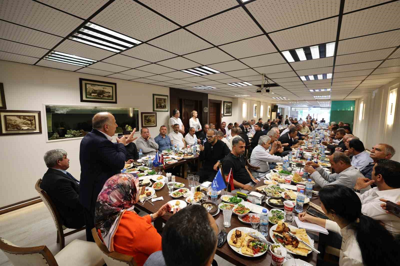 Y&uuml;reğir Belediye Başkanı Demir&ccedil;alı : "Muhtarlar vatandaşın dertlerine ilk el uzatan kamu g&ouml;revlileridir"
