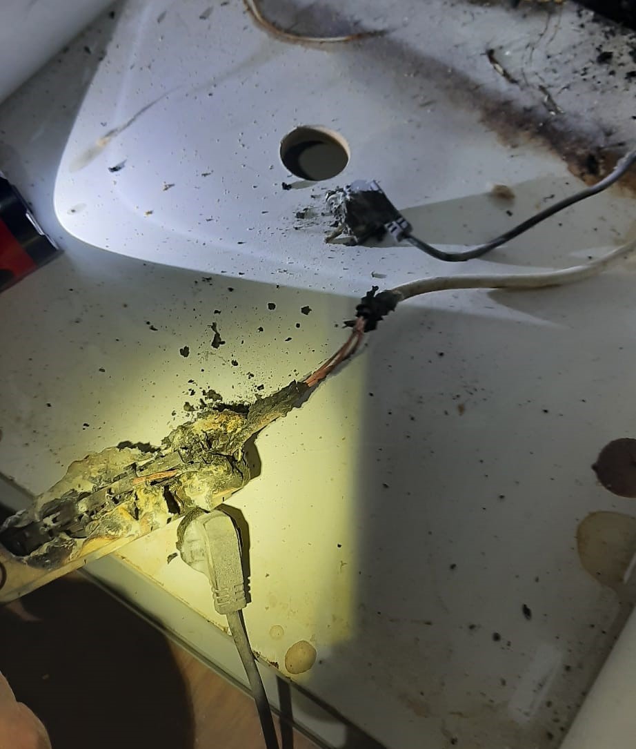 Burdur’da prize takılan uzatma kablosu yangına sebep oldu